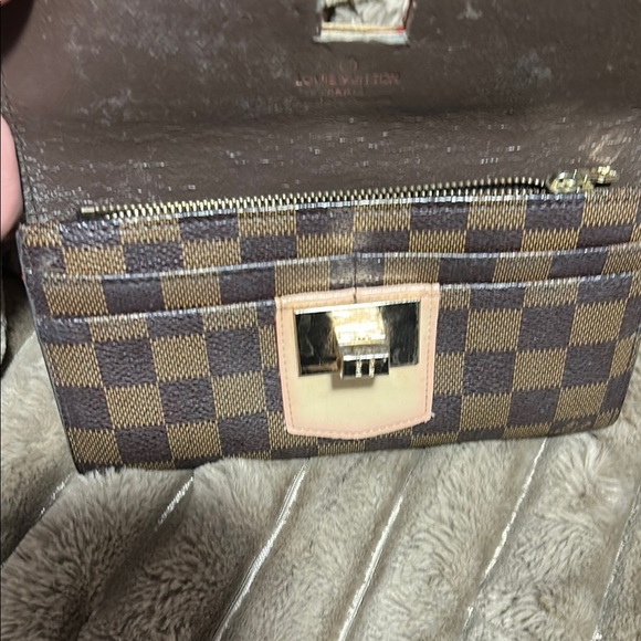 Louis Vuitton Brown and Black Wallet with Iconic Damier Pattern - Picture 5 of 9